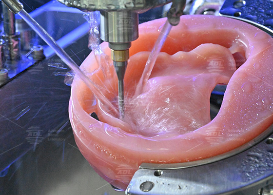 Prática Dental Profissional Dentadura acrílica moída com tecnologia CAD/CAM